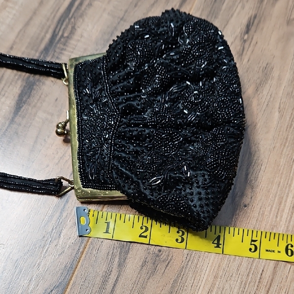 Hyama Vintage Handmade Women’s Black Floral Beaded Evening Bag